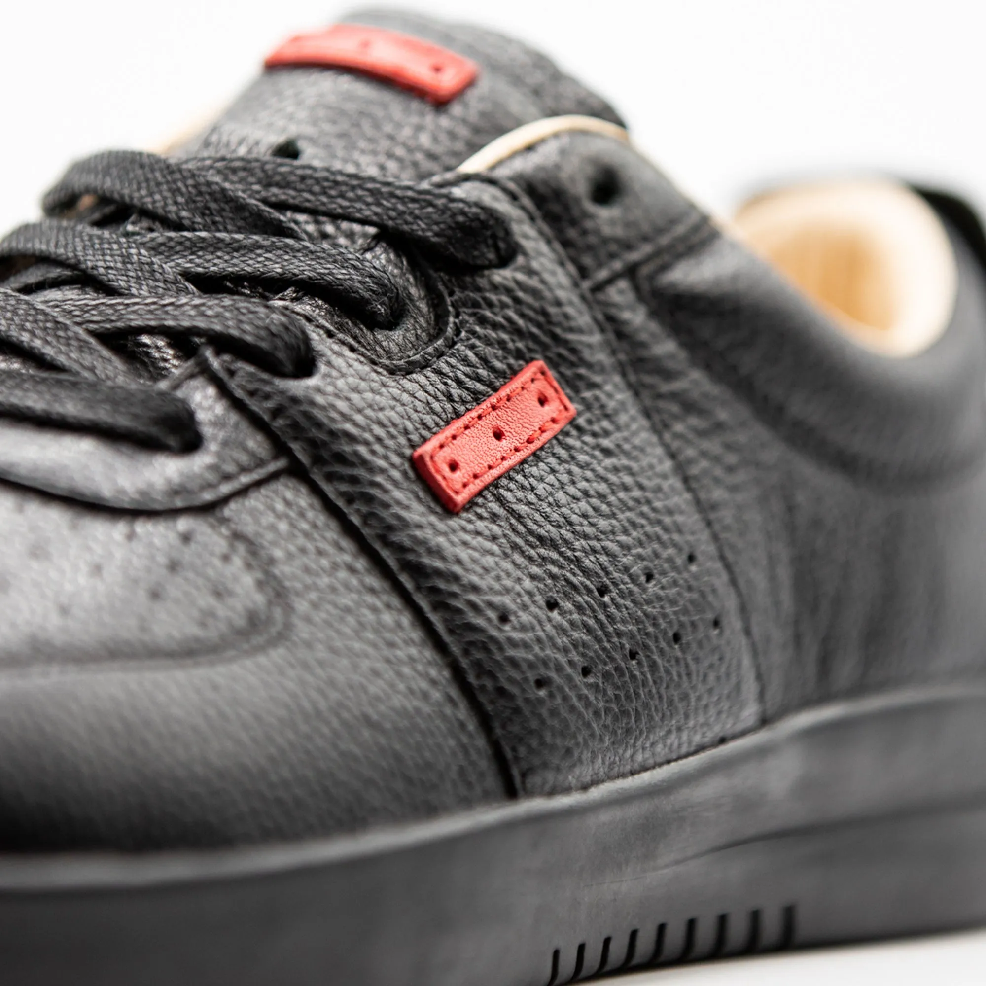 Harmann Black / Black