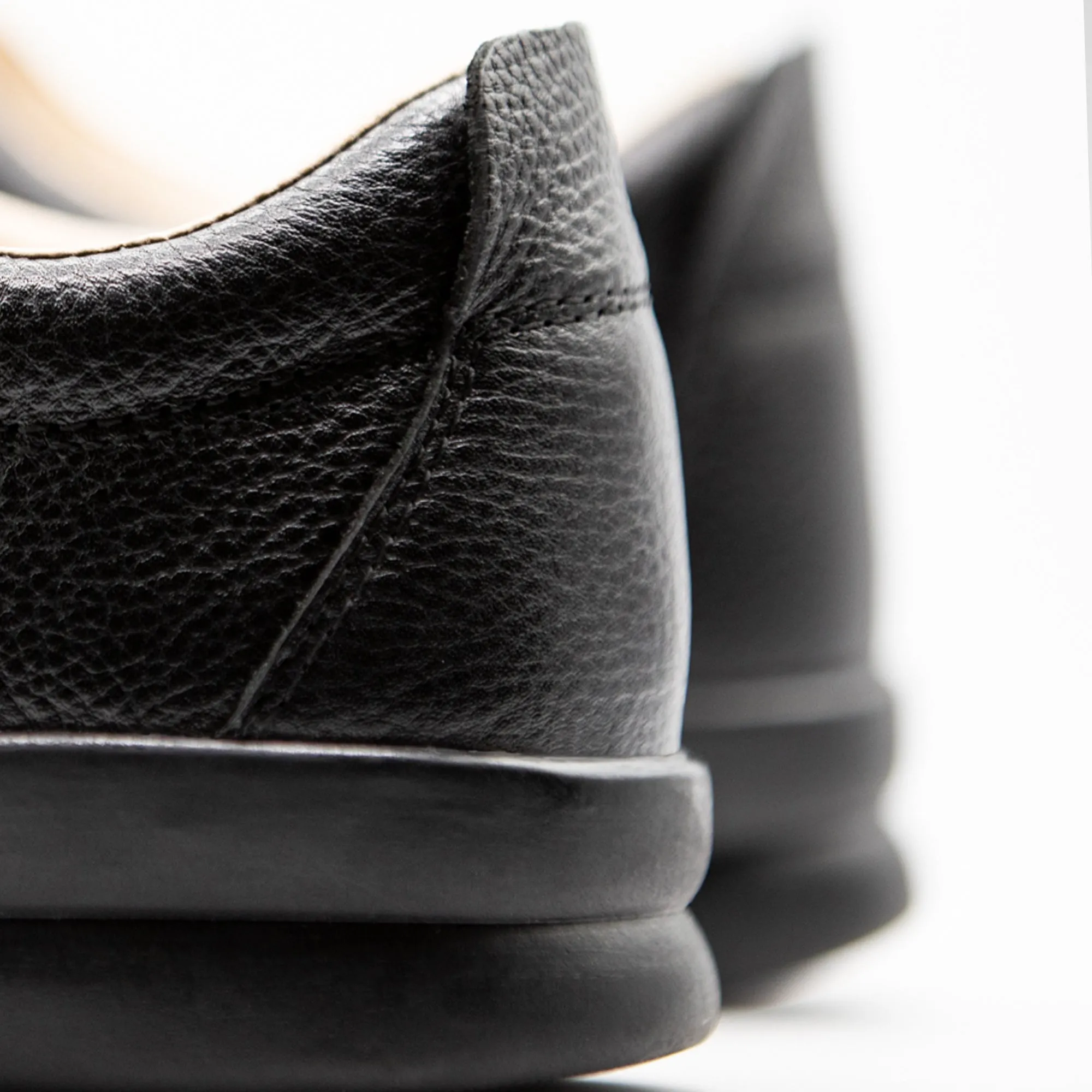 Harmann Black / Black